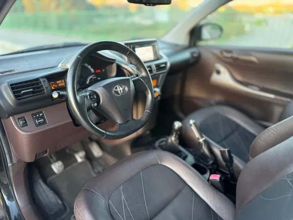 Toyota iQ 1.33 VVT-i 2 NAVI+Bluetooth 6