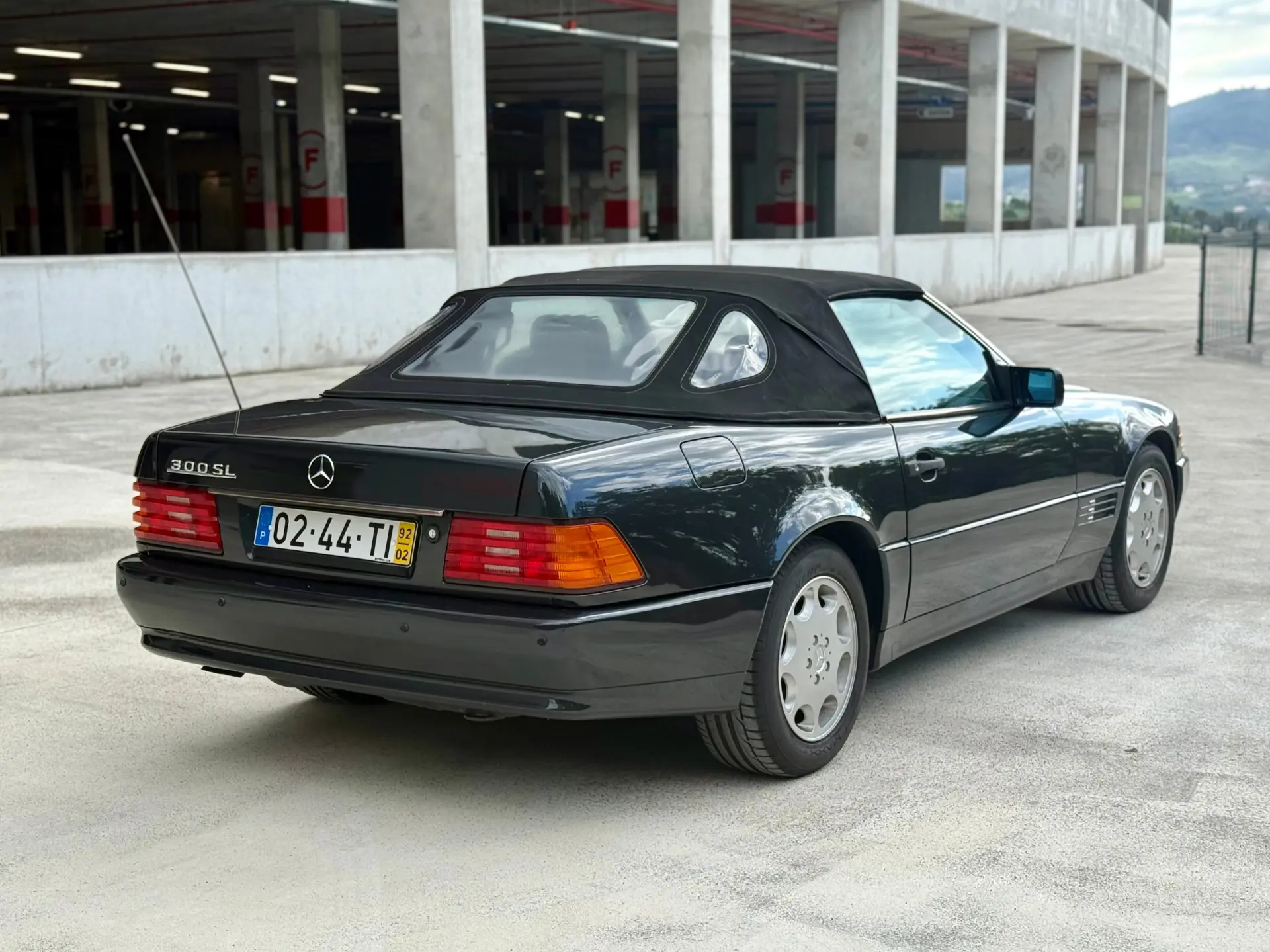 Mercedes-Benz SL 300 29