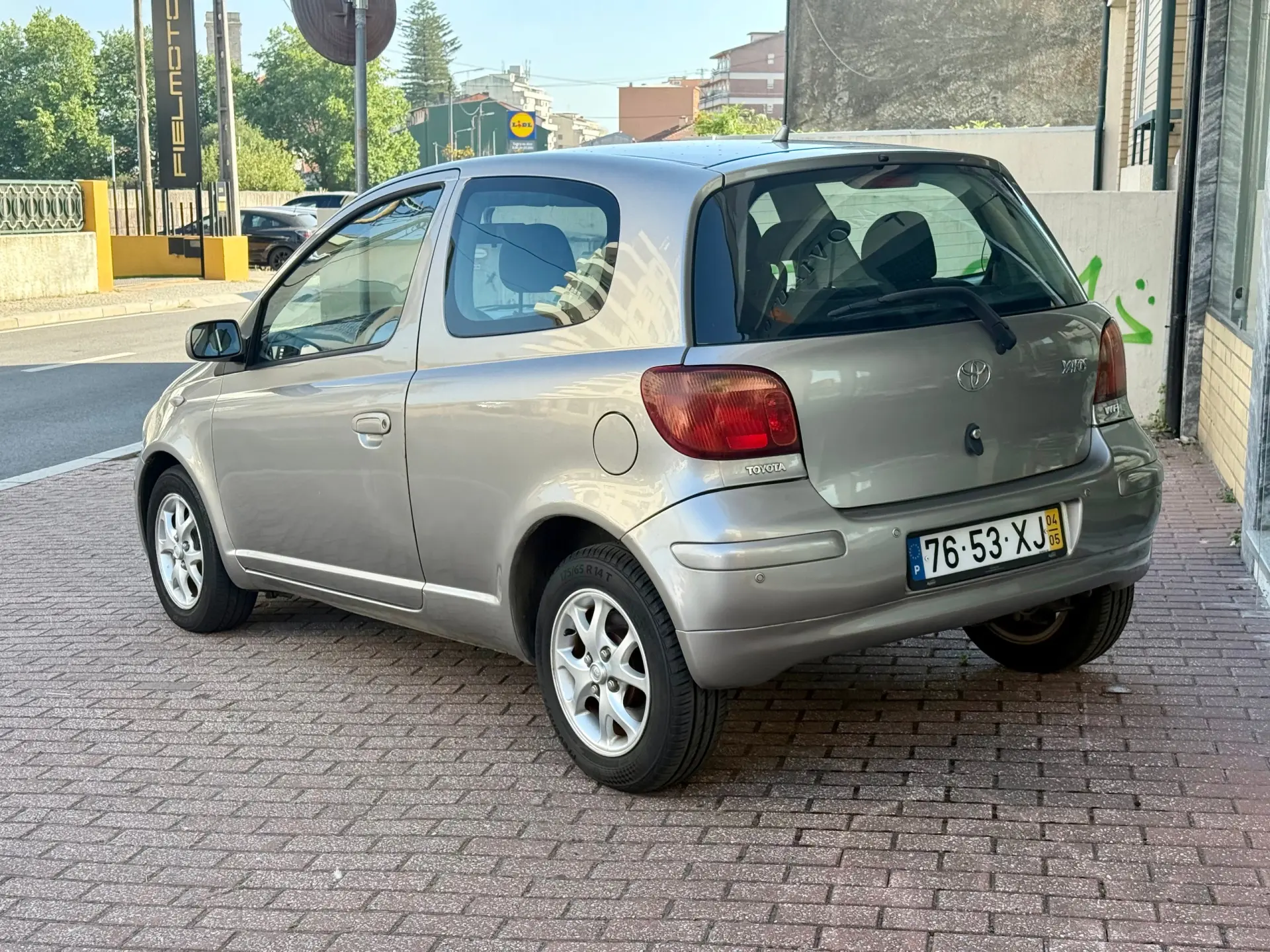 Toyota Yaris 1.0 Sol MMT AC 2