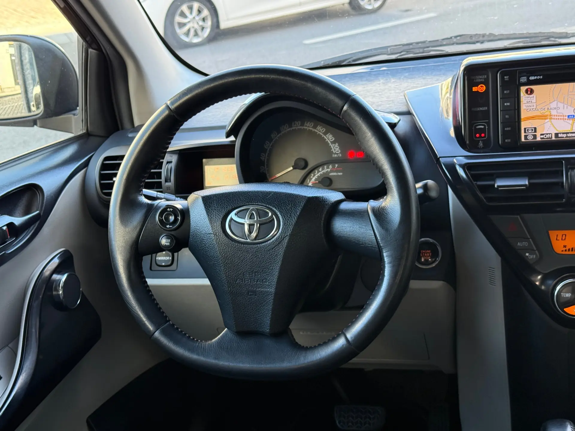Toyota iQ 1.33 VVT-i 2 MultiDrive EP+NAVI+Bluetooth 11