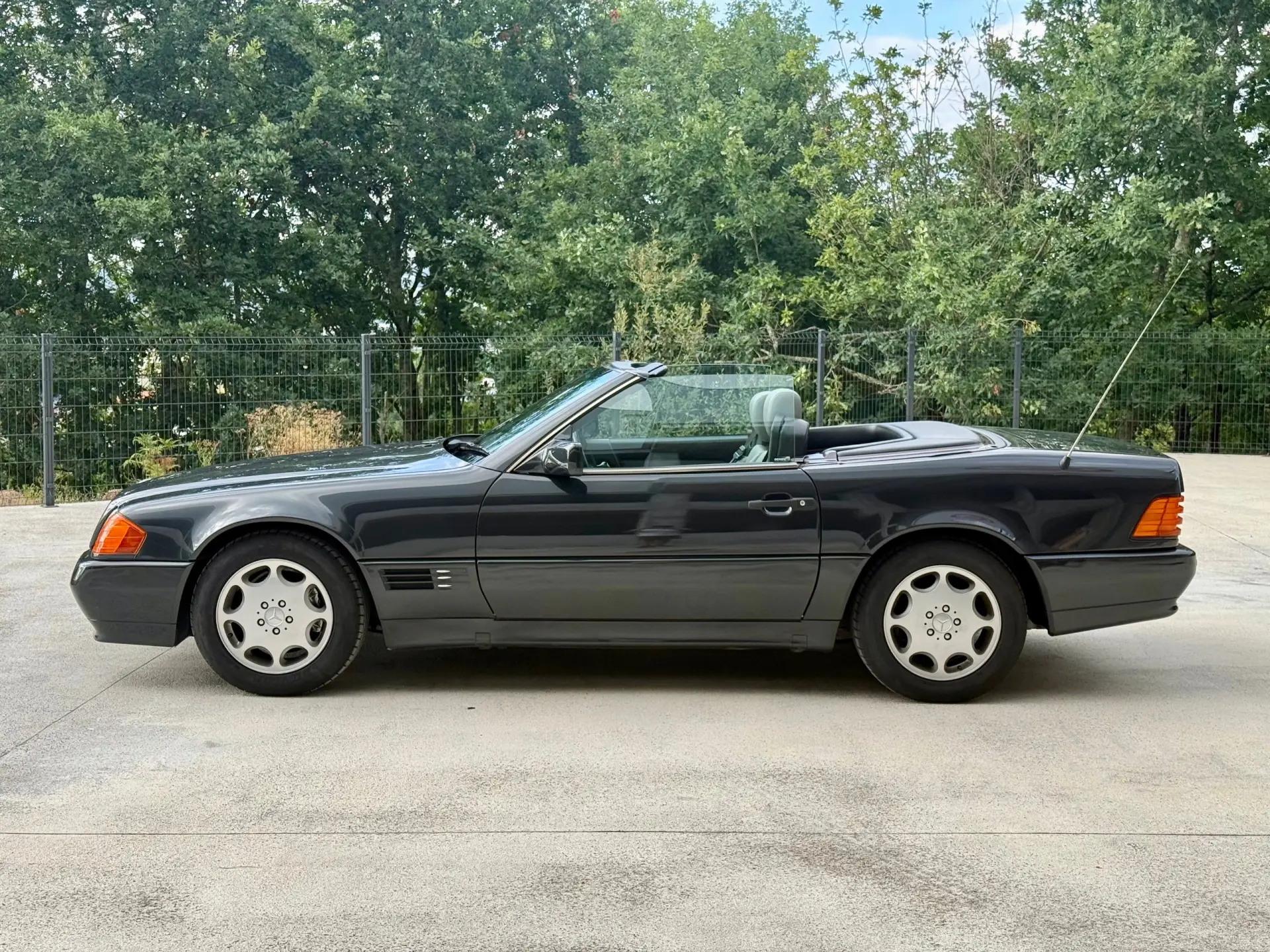 Mercedes-Benz SL 300 32