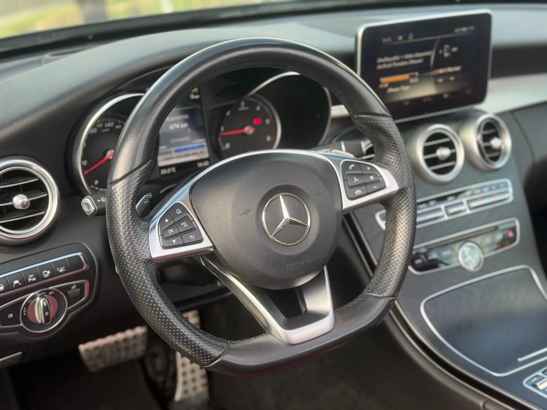 Mercedes-Benz C 220 d Cabrio 9G-Tronic AMG Line 13