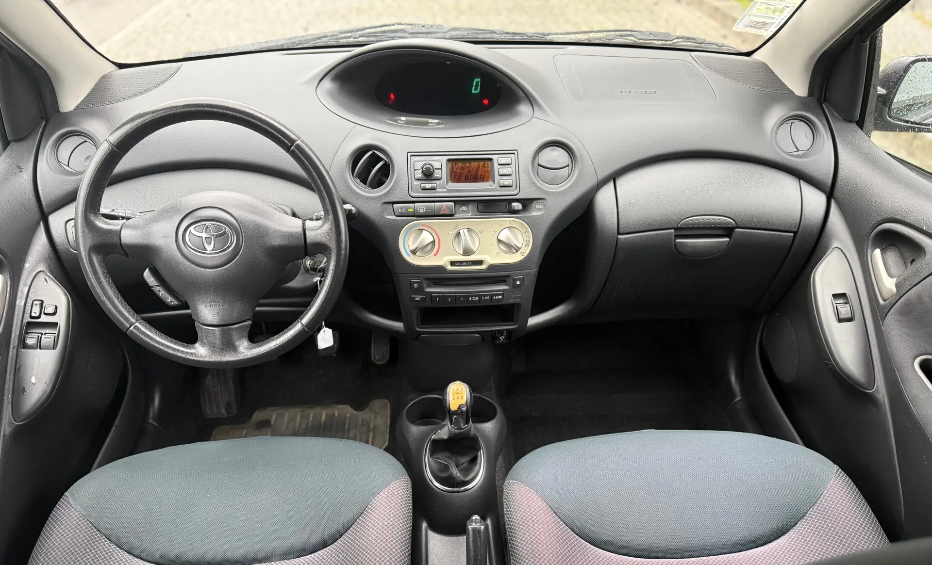 Toyota Yaris 1.0 Sol AC 12