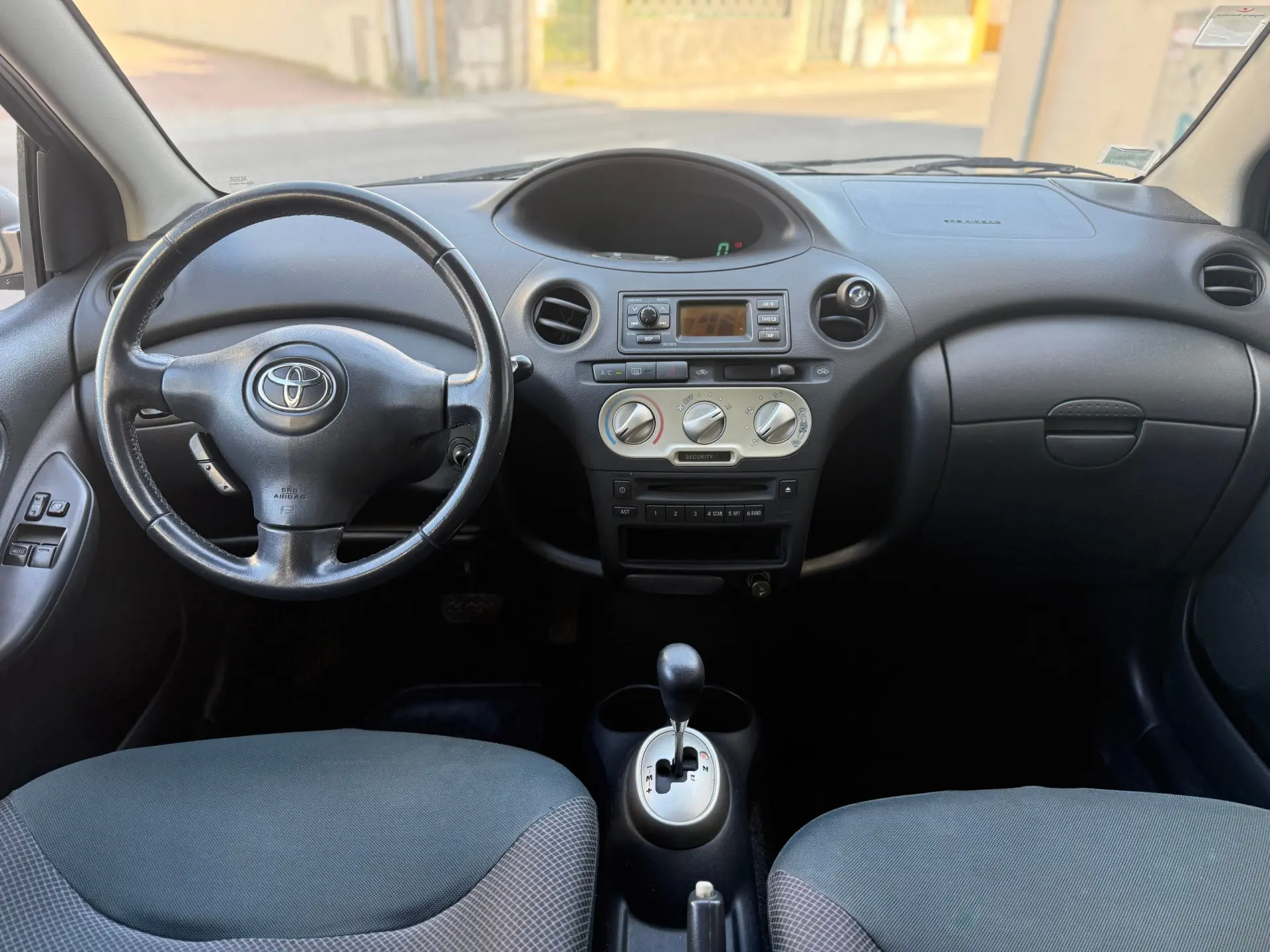Toyota Yaris 1.0 Sol MMT AC 11