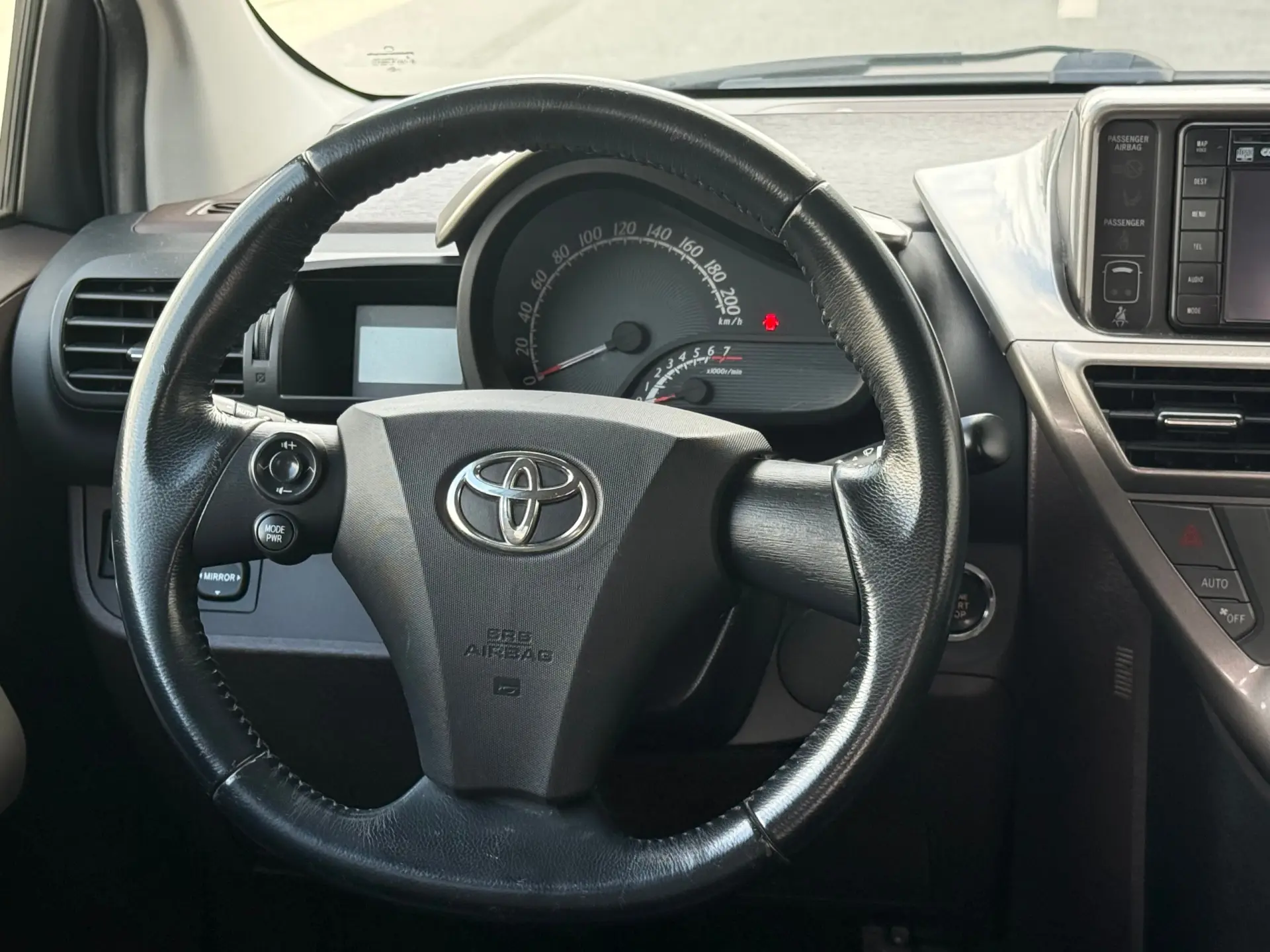 Toyota iQ 1.33 VVT-i 2 MultiDrive EP+NAVI+Bluetooth 19
