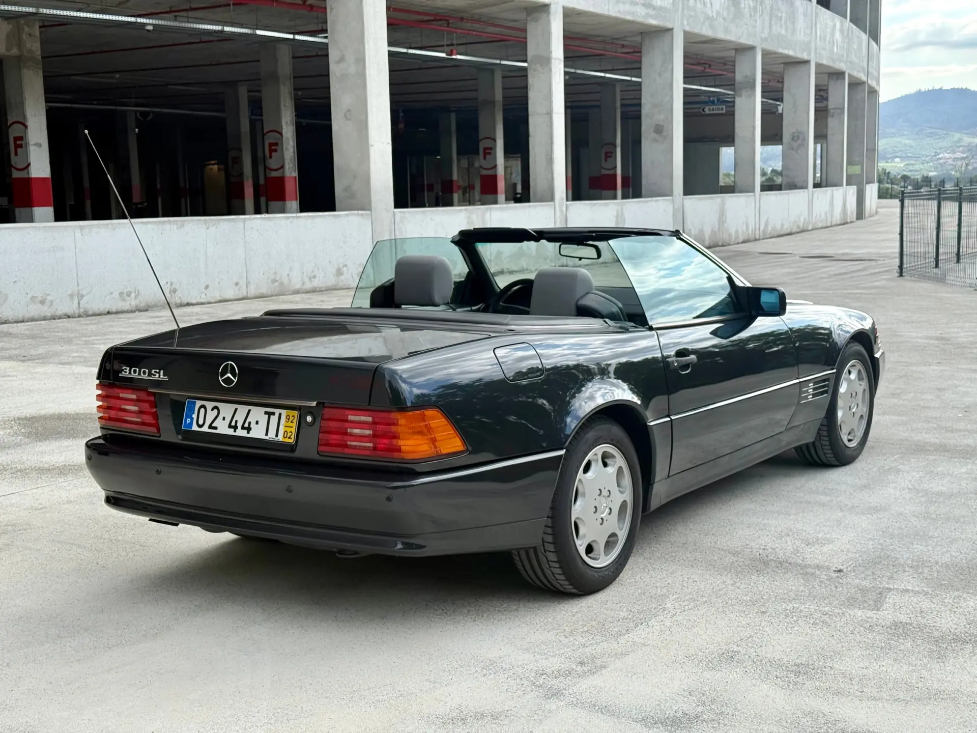 Mercedes-Benz SL 300 33