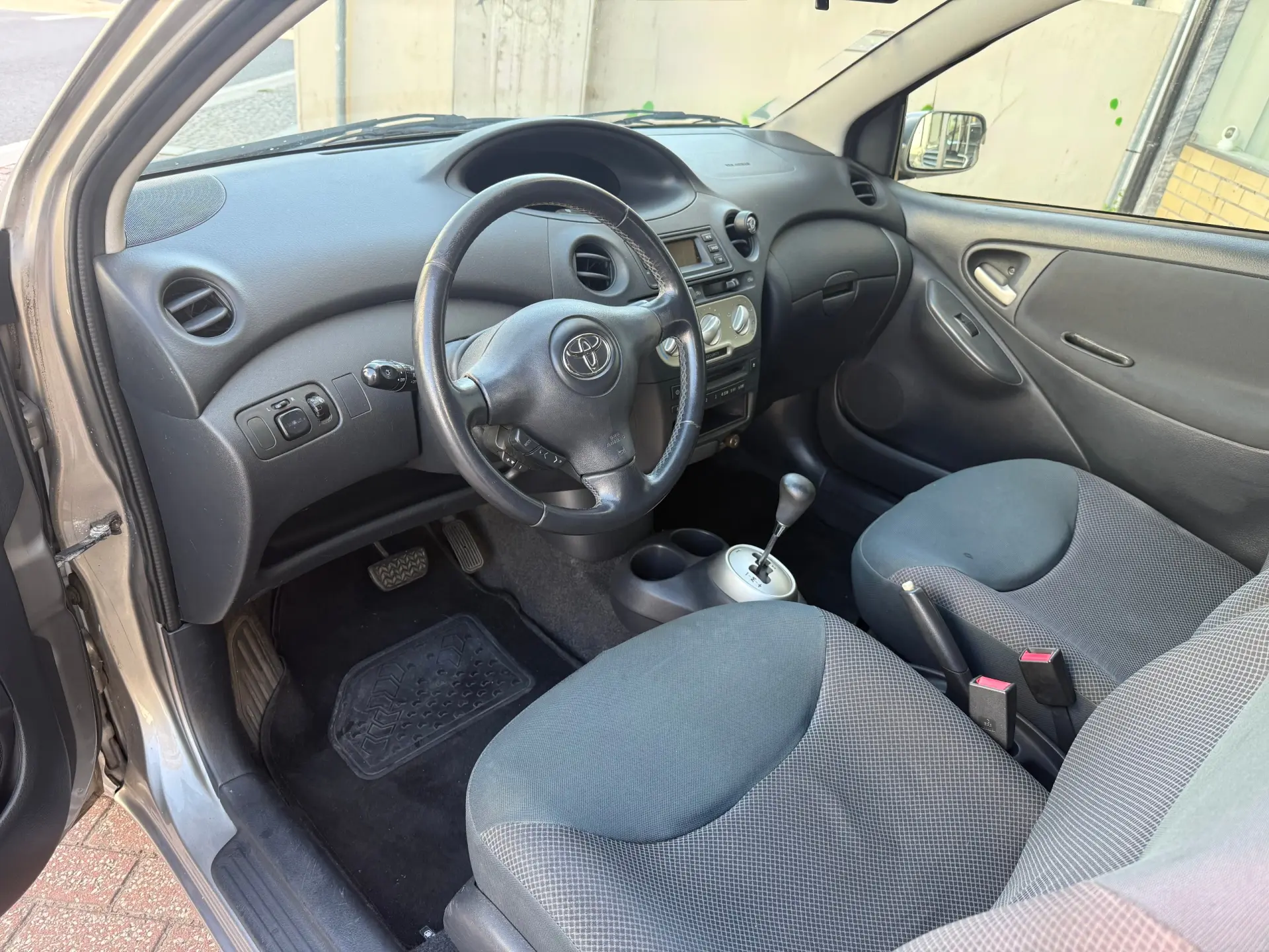 Toyota Yaris 1.0 Sol MMT AC 4