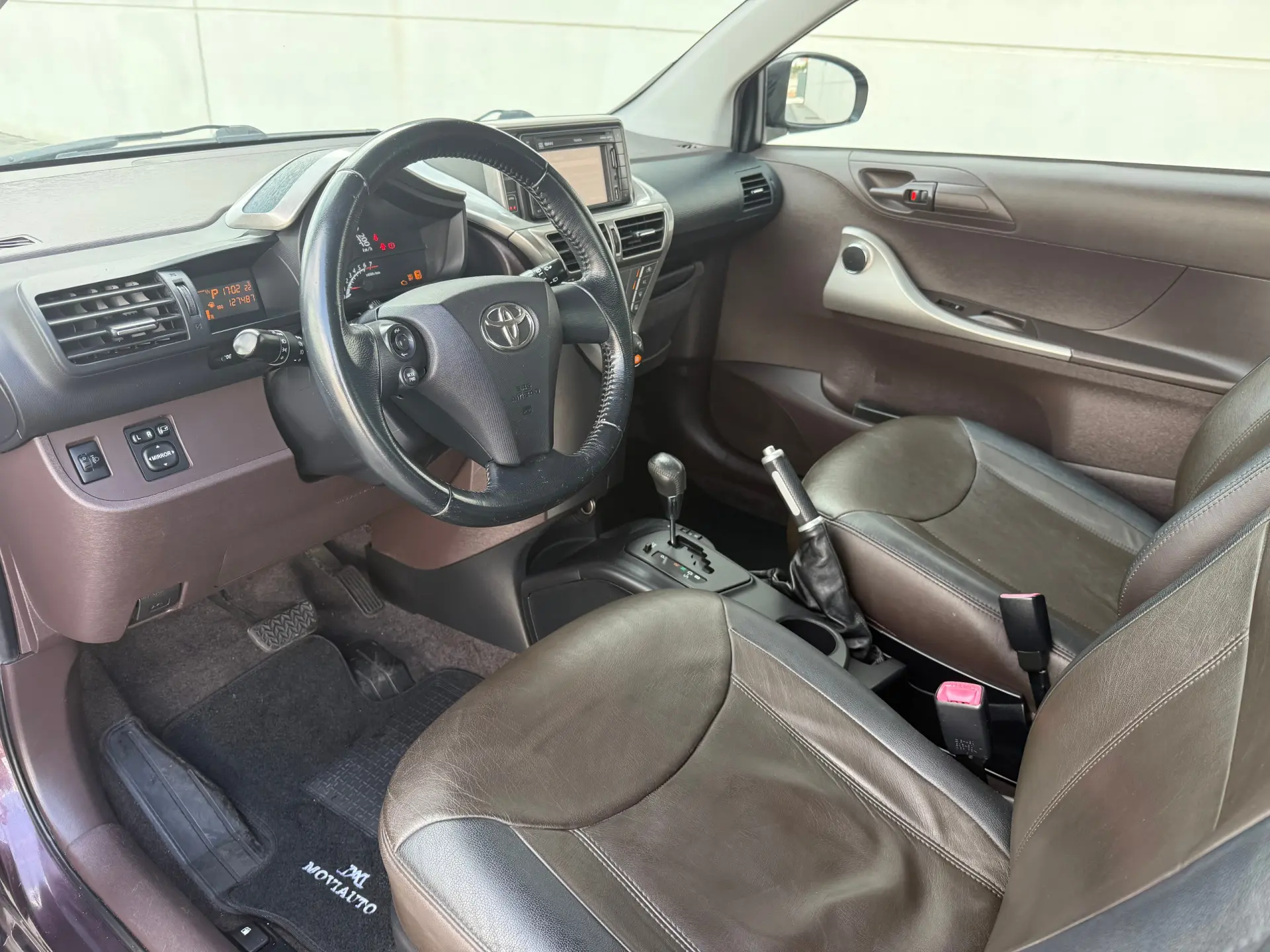 Toyota iQ 1.33 VVT-i 2 MultiDrive EP+NAVI+Bluetooth 9