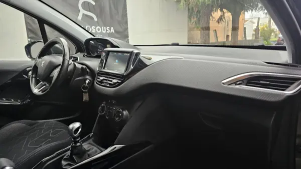 Peugeot 2008 1.2 PureTech Signature 44
