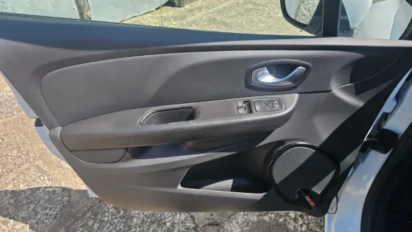 Renault Clio Sport Tourer 37
