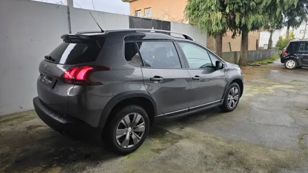 Peugeot 2008 1.2 PureTech Signature 14