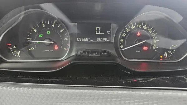 Peugeot 2008 1.2 PureTech Signature 35