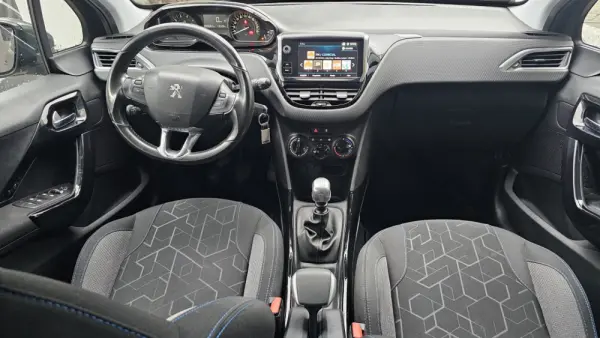 Peugeot 2008 1.2 PureTech Signature 34