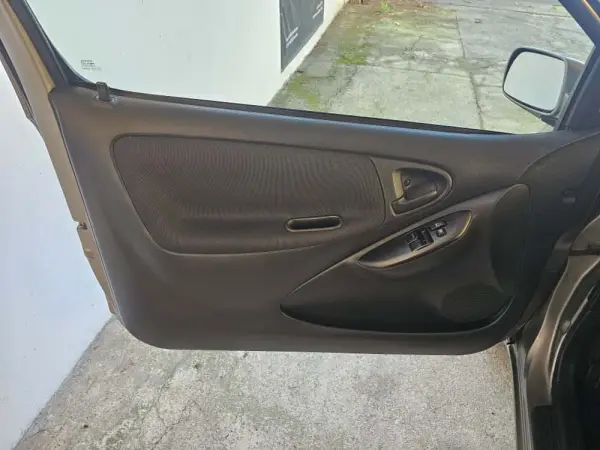 Toyota Yaris 1.4 D-4D Sol AC 29