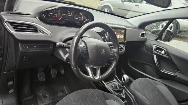 Peugeot 2008 1.2 PureTech Signature 22