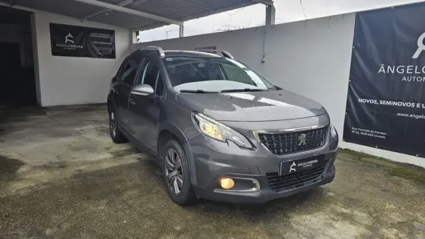 Peugeot 2008 1.2 PureTech Signature 6