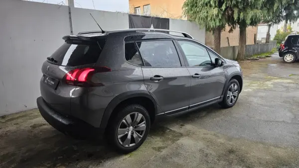 Peugeot 2008 1.2 PureTech Signature 15
