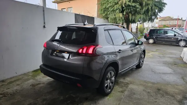 Peugeot 2008 1.2 PureTech Signature 16