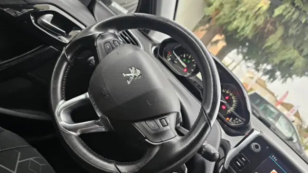 Peugeot 2008 1.2 PureTech Signature 41