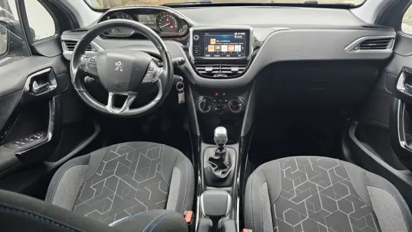Peugeot 2008 1.2 PureTech Signature 36