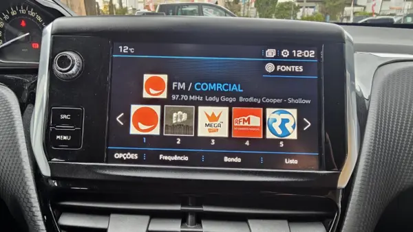 Peugeot 2008 1.2 PureTech Signature 37