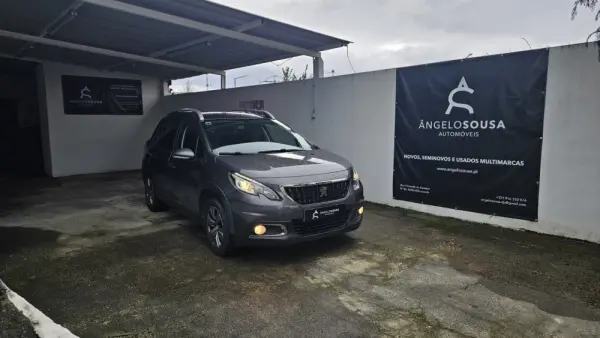 Peugeot 2008 1.2 PureTech Signature 12