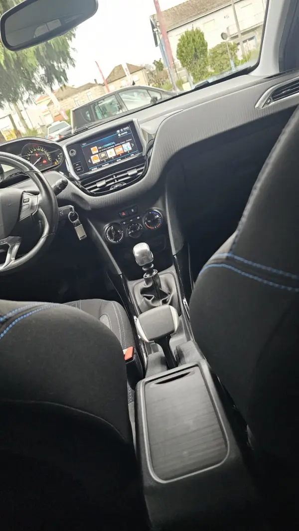 Peugeot 2008 1.2 PureTech Signature 32