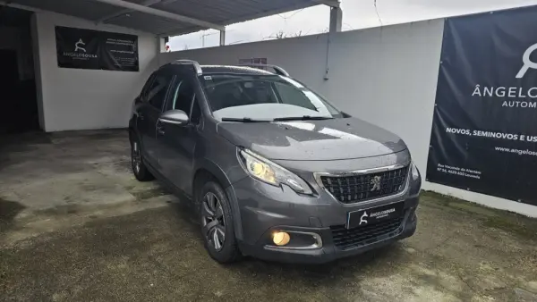 Peugeot 2008 1.2 PureTech Signature 8