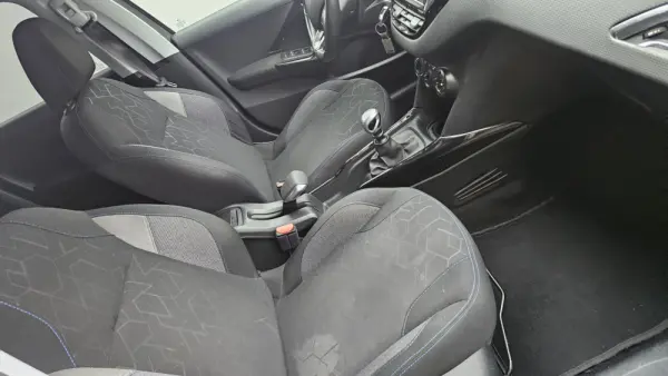 Peugeot 2008 1.2 PureTech Signature 45