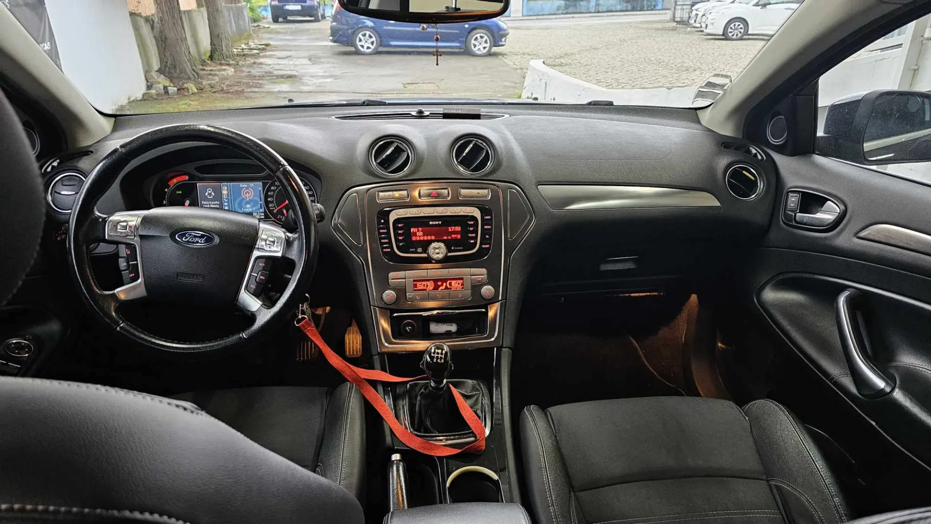 Ford Mondeo SW 1.8 TDCi Titanium 33
