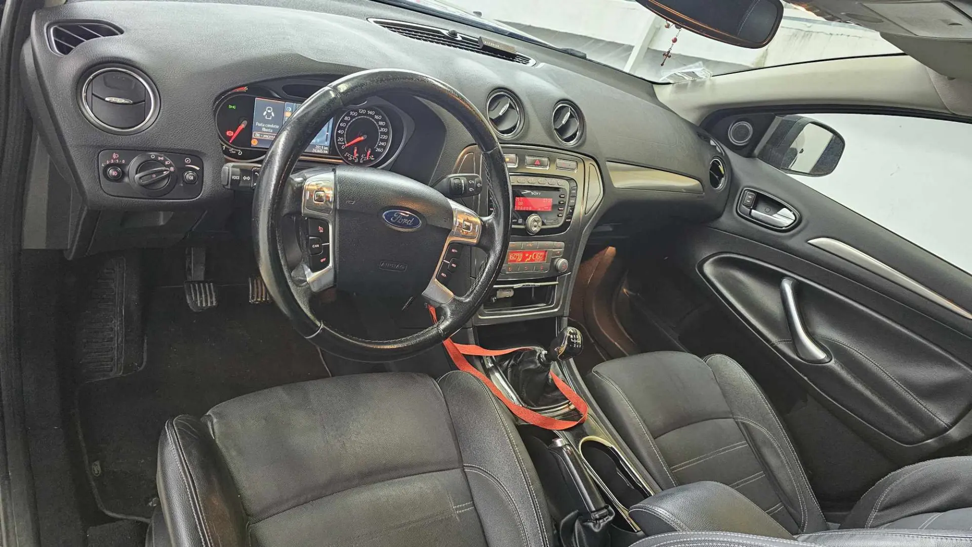 Ford Mondeo SW 1.8 TDCi Titanium 37