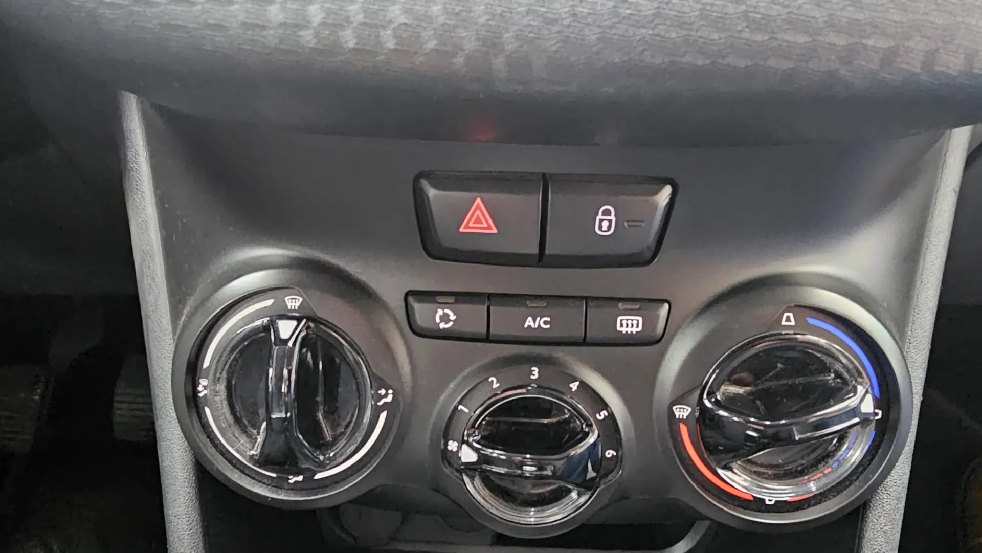 Peugeot 2008 1.2 PureTech Signature 40