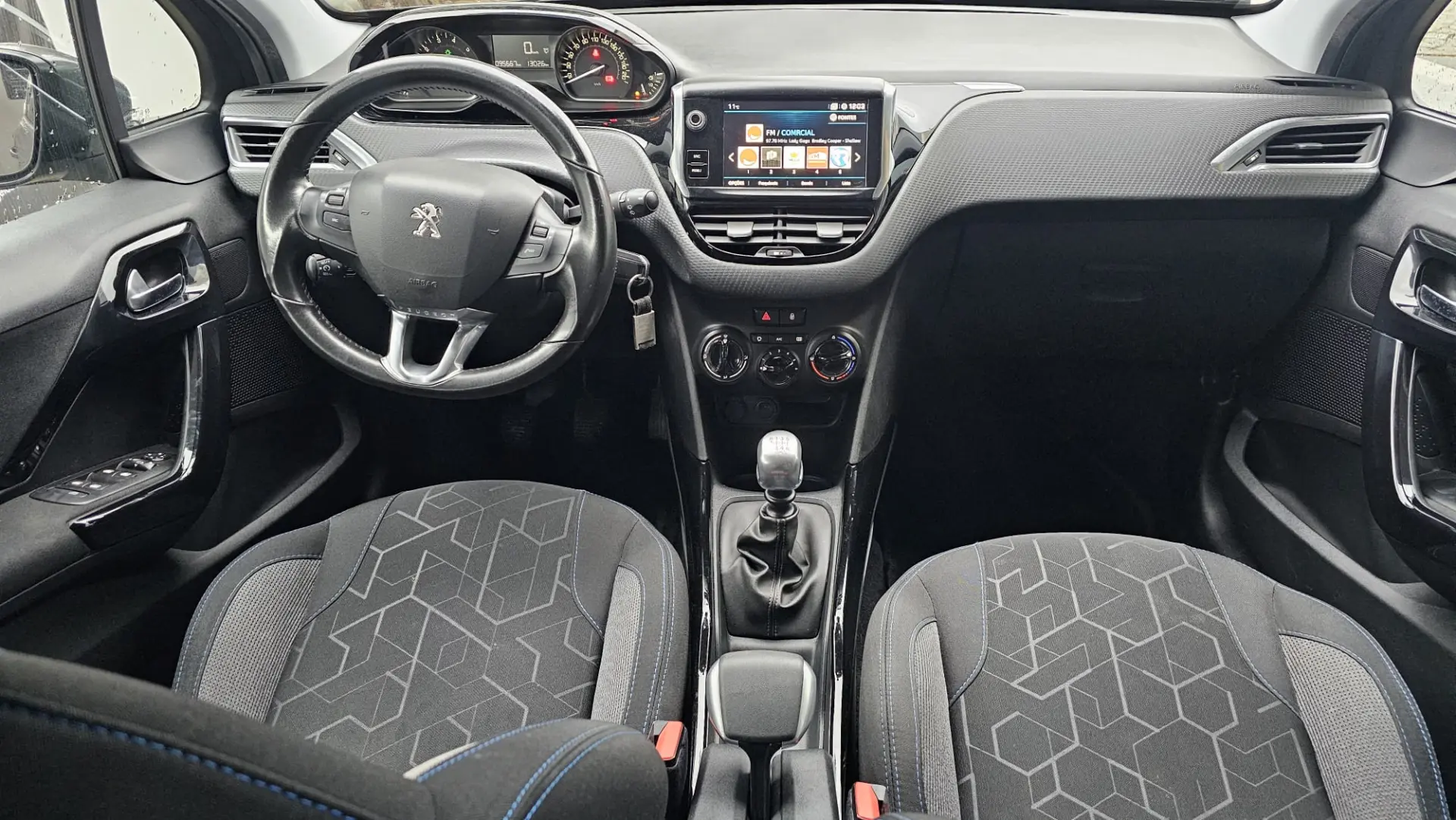 Peugeot 2008 1.2 PureTech Signature 34