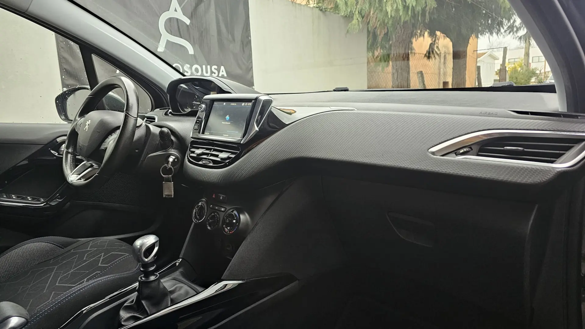 Peugeot 2008 1.2 PureTech Signature 43