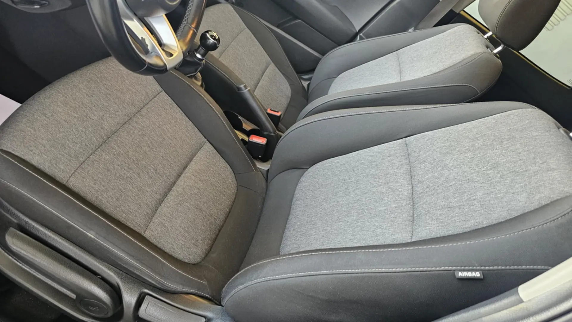 Kia Stonic 1.2 Dynamic 36