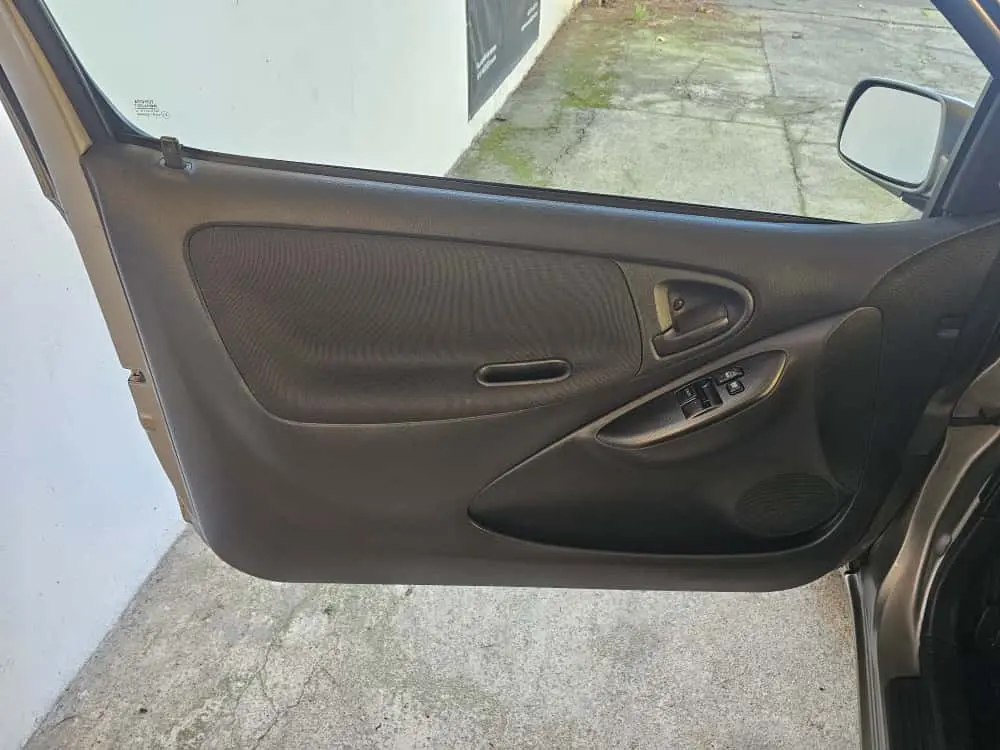 Toyota Yaris 1.4 D-4D Sol AC 29