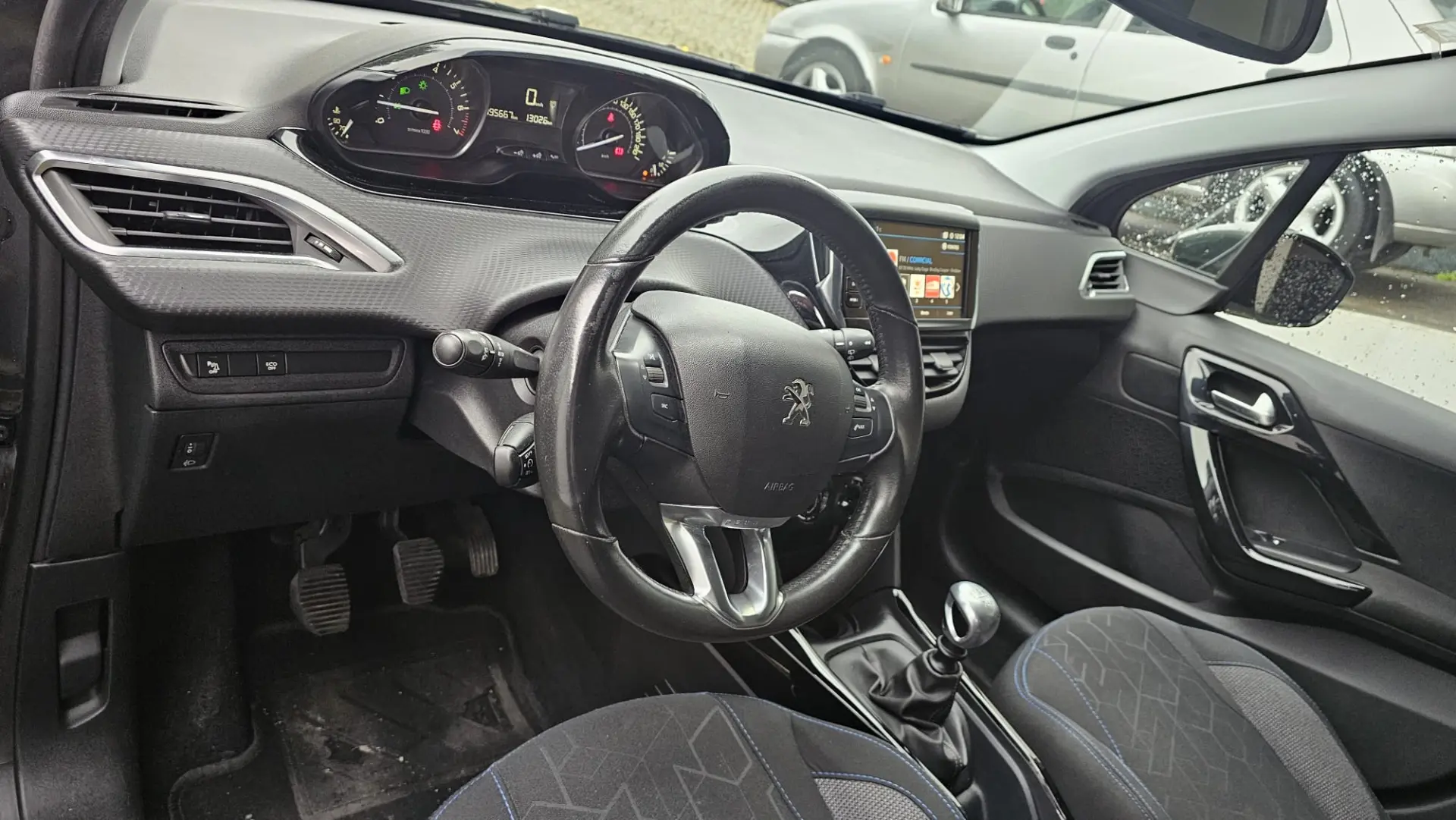 Peugeot 2008 1.2 PureTech Signature 22