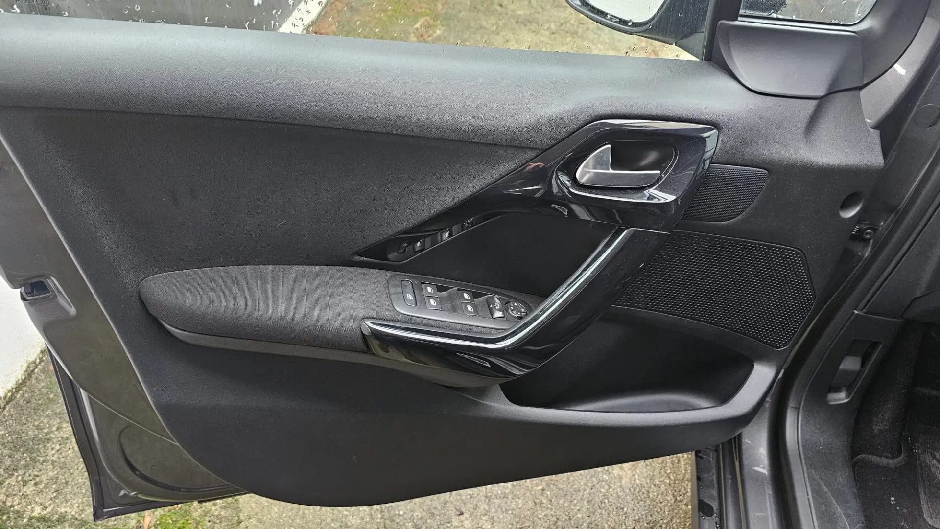 Peugeot 2008 1.2 PureTech Signature 25