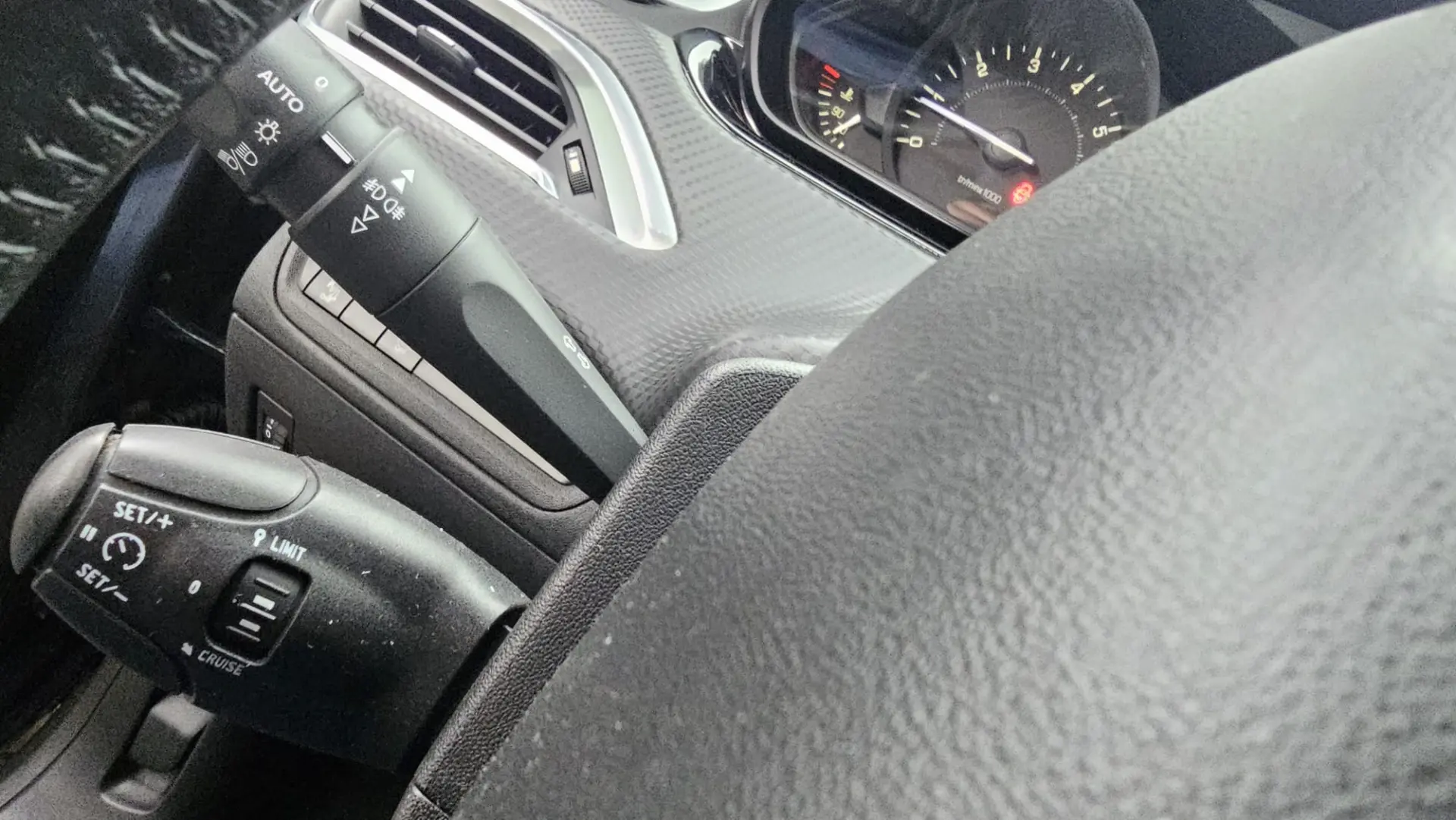 Peugeot 2008 1.2 PureTech Signature 24