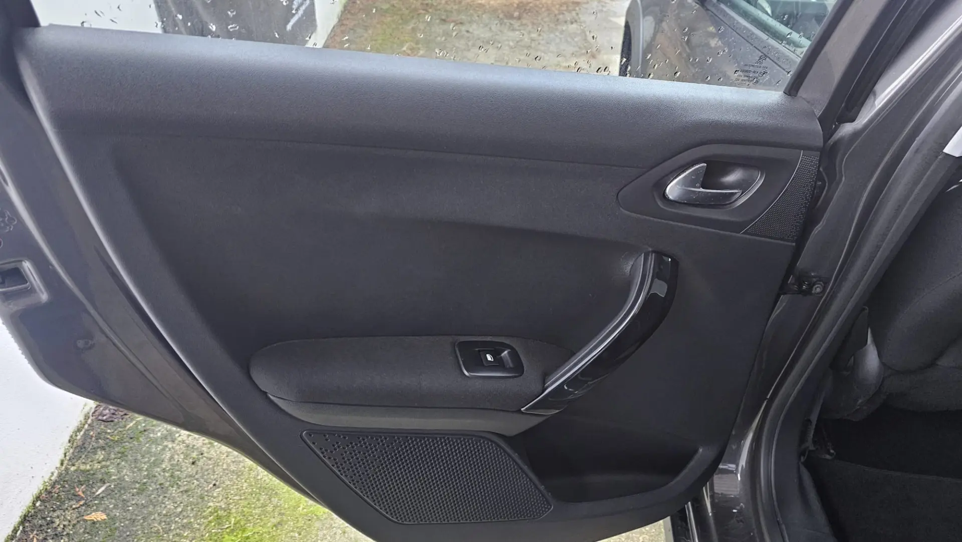 Peugeot 2008 1.2 PureTech Signature 28