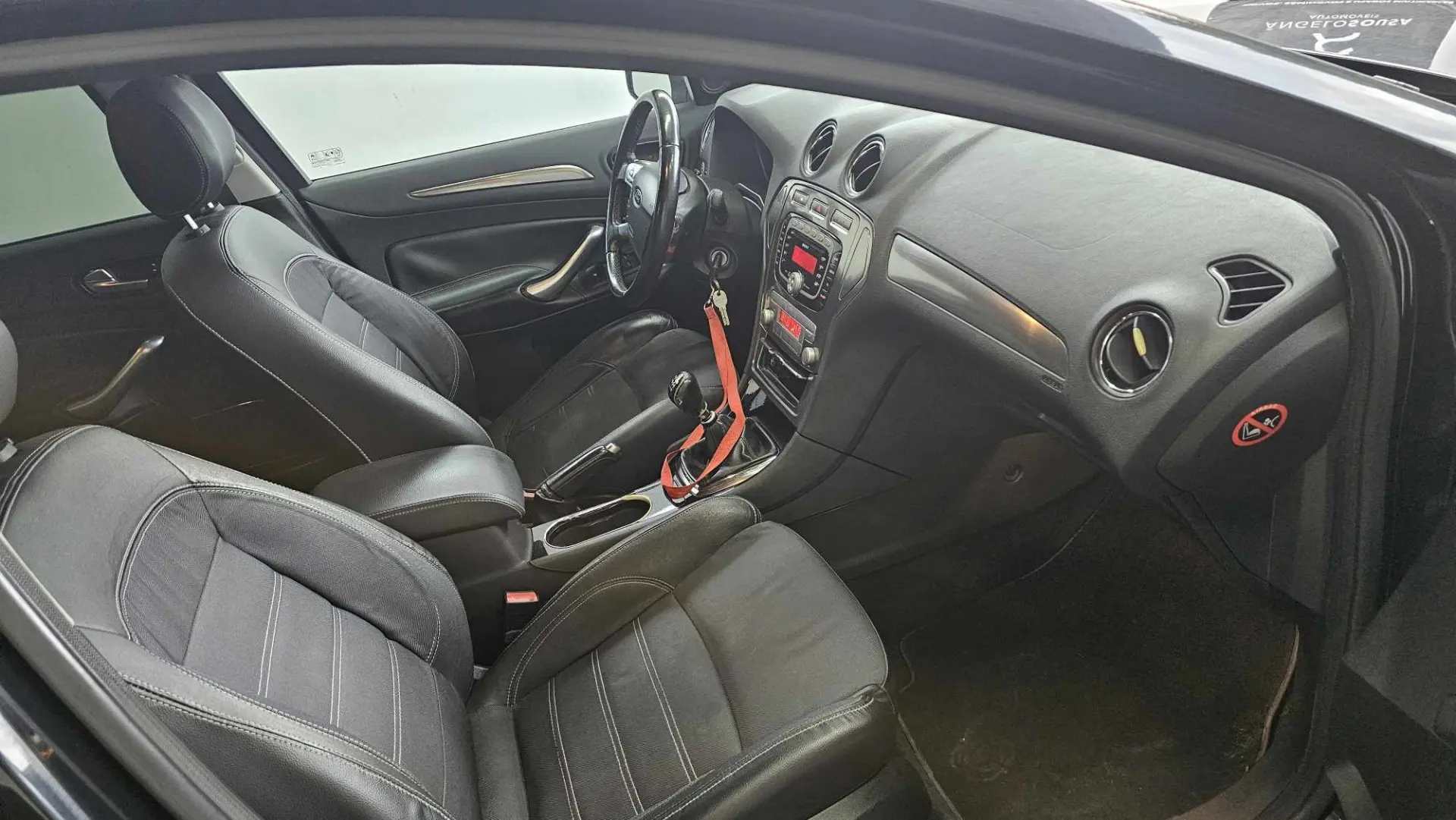 Ford Mondeo SW 1.8 TDCi Titanium 38