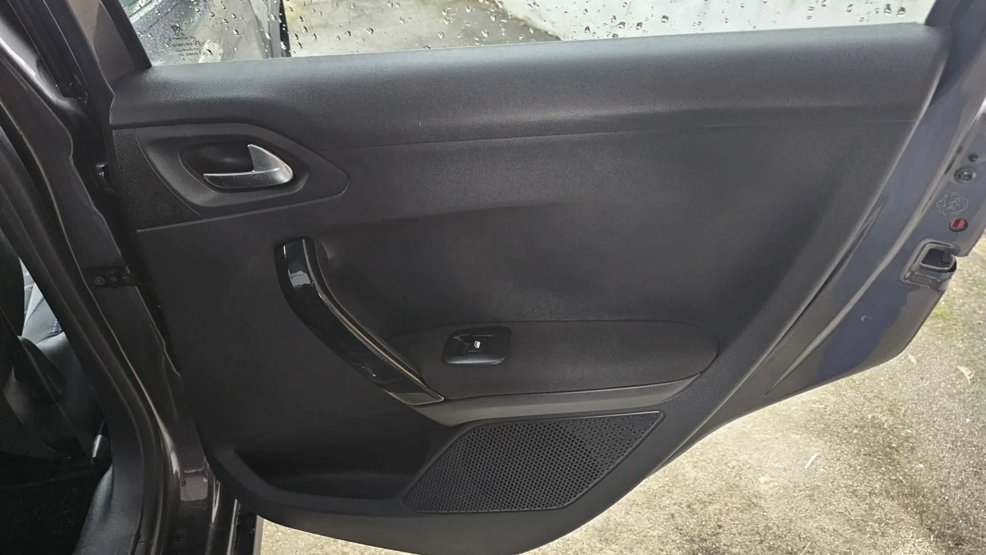 Peugeot 2008 1.2 PureTech Signature 31