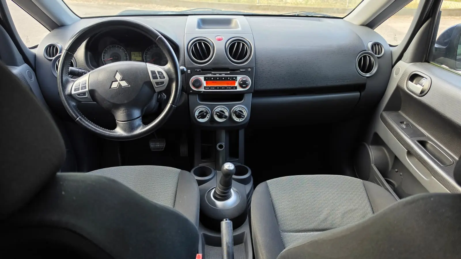 Mitsubishi Colt 1.3 Invite CA 35