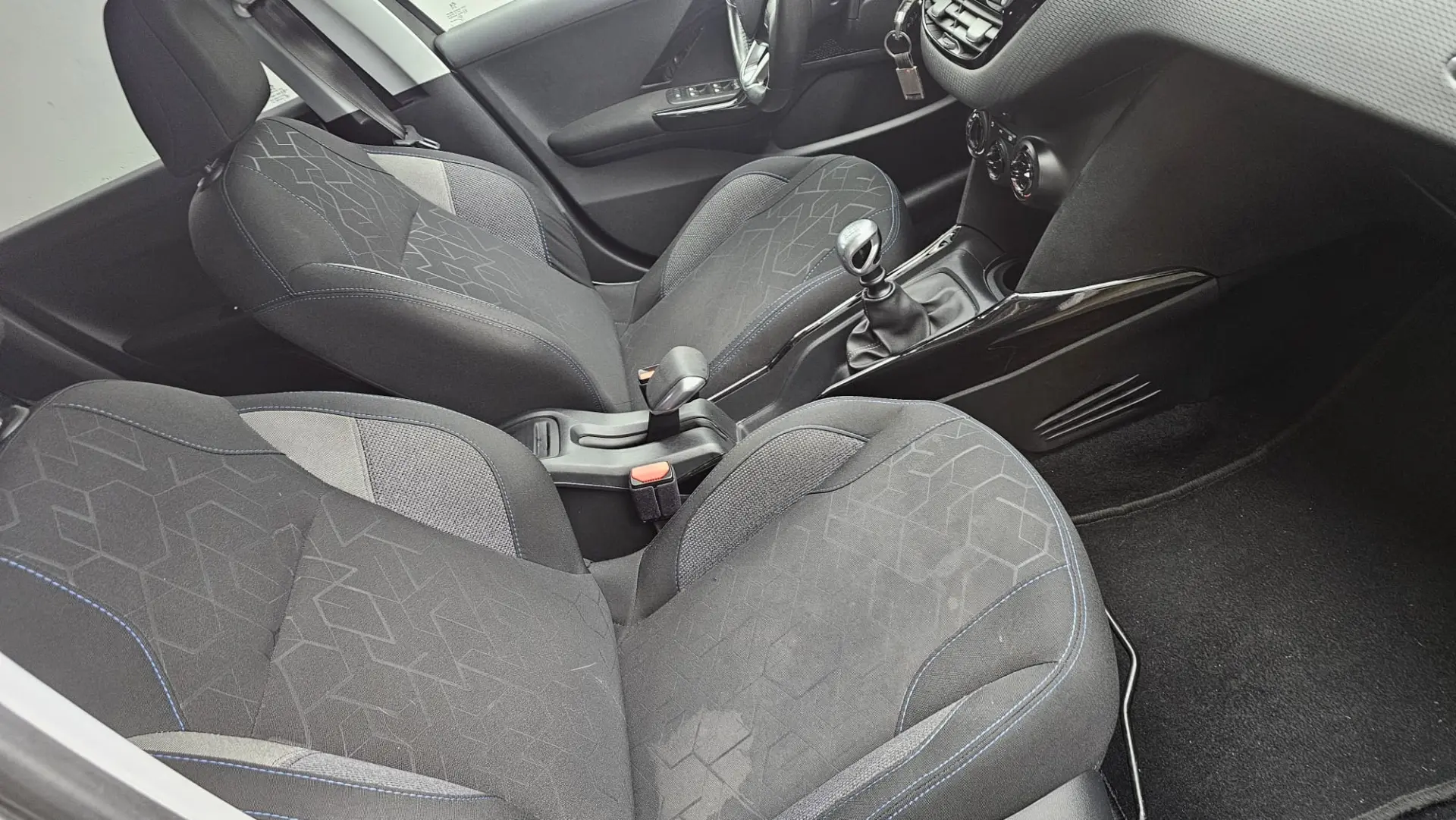 Peugeot 2008 1.2 PureTech Signature 47