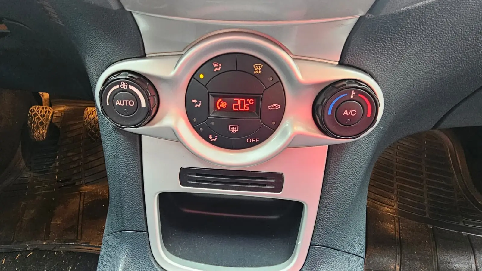 Ford Fiesta 1.4 TDCI Titanium 31