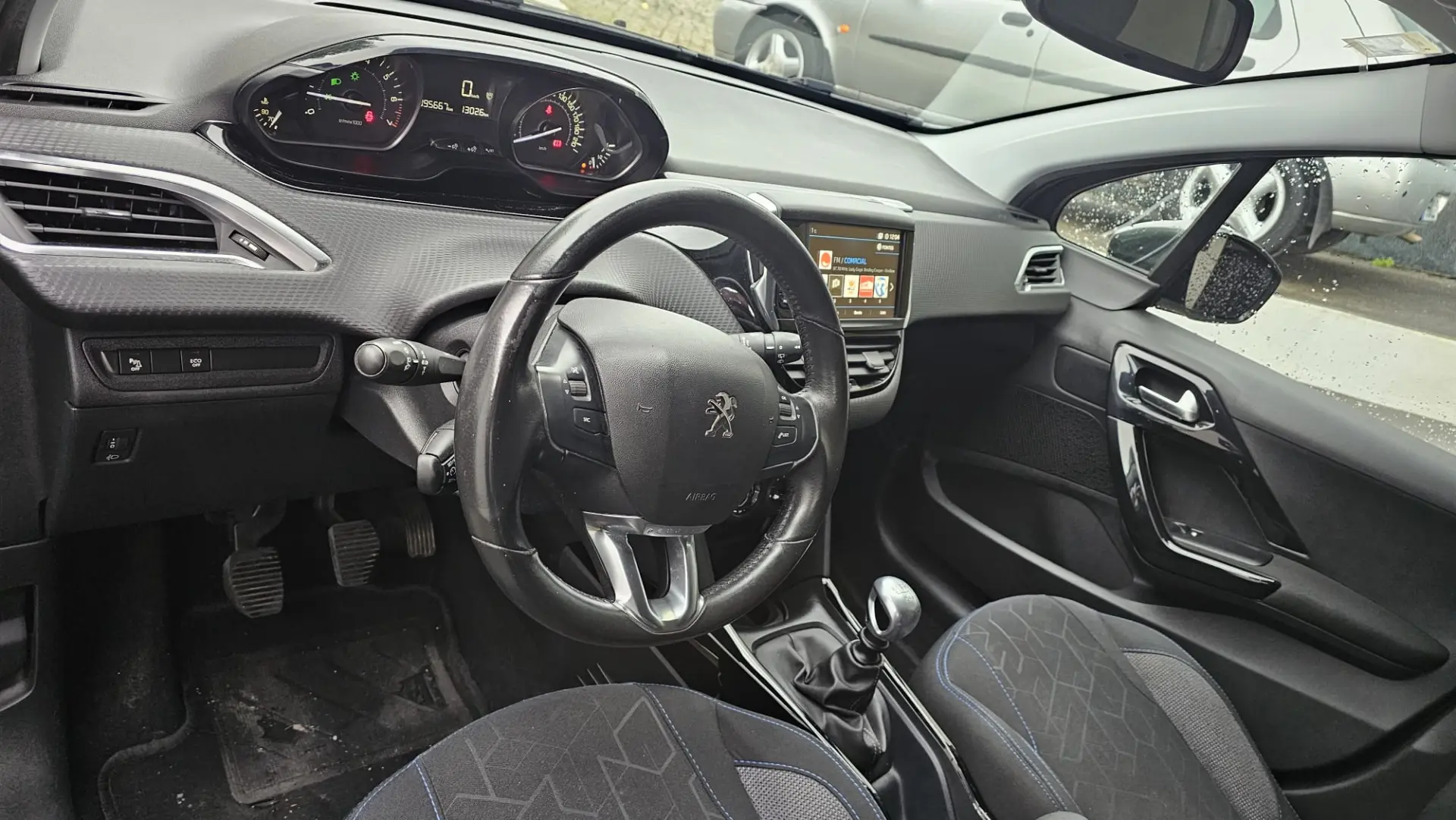 Peugeot 2008 1.2 PureTech Signature 23