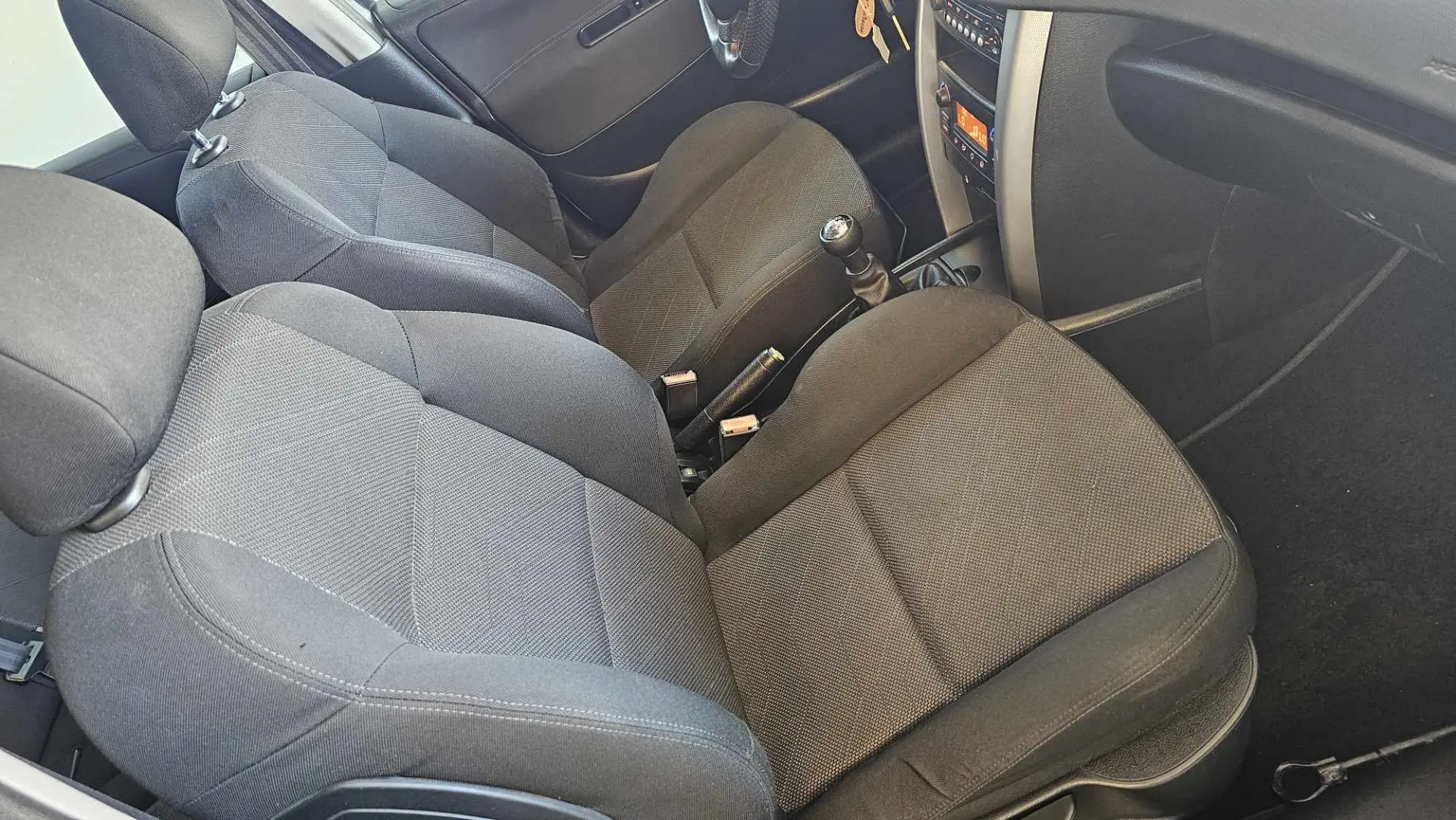 Peugeot 207 SW 1.4 VTi Sportium 51