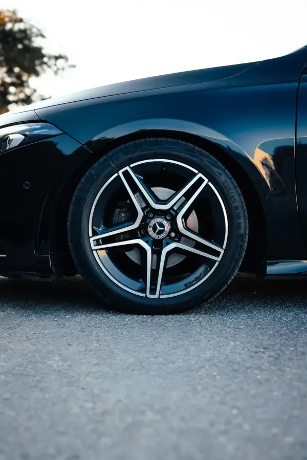 Mercedes-Benz A 180 d 7G-DCT AMG Line 12