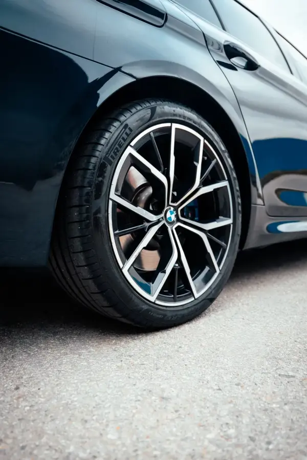 BMW 530 e Pack Desportivo M 25