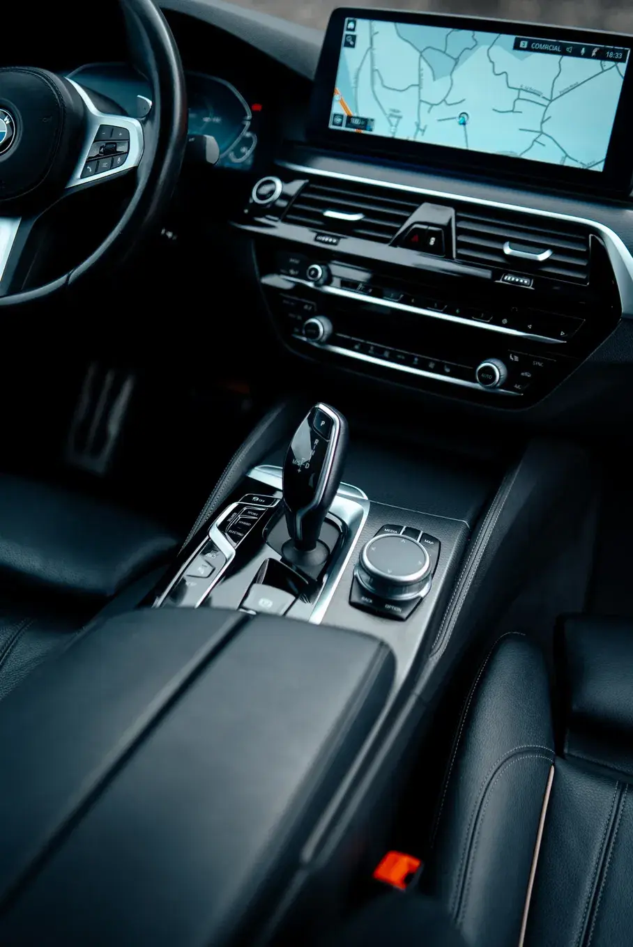 BMW 530 e Pack Desportivo M 18